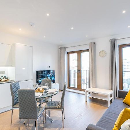 St Albans 2 Bed Luxury City Apartment, 5 Mins Walk To Train & Allocated Parking Extérieur photo
