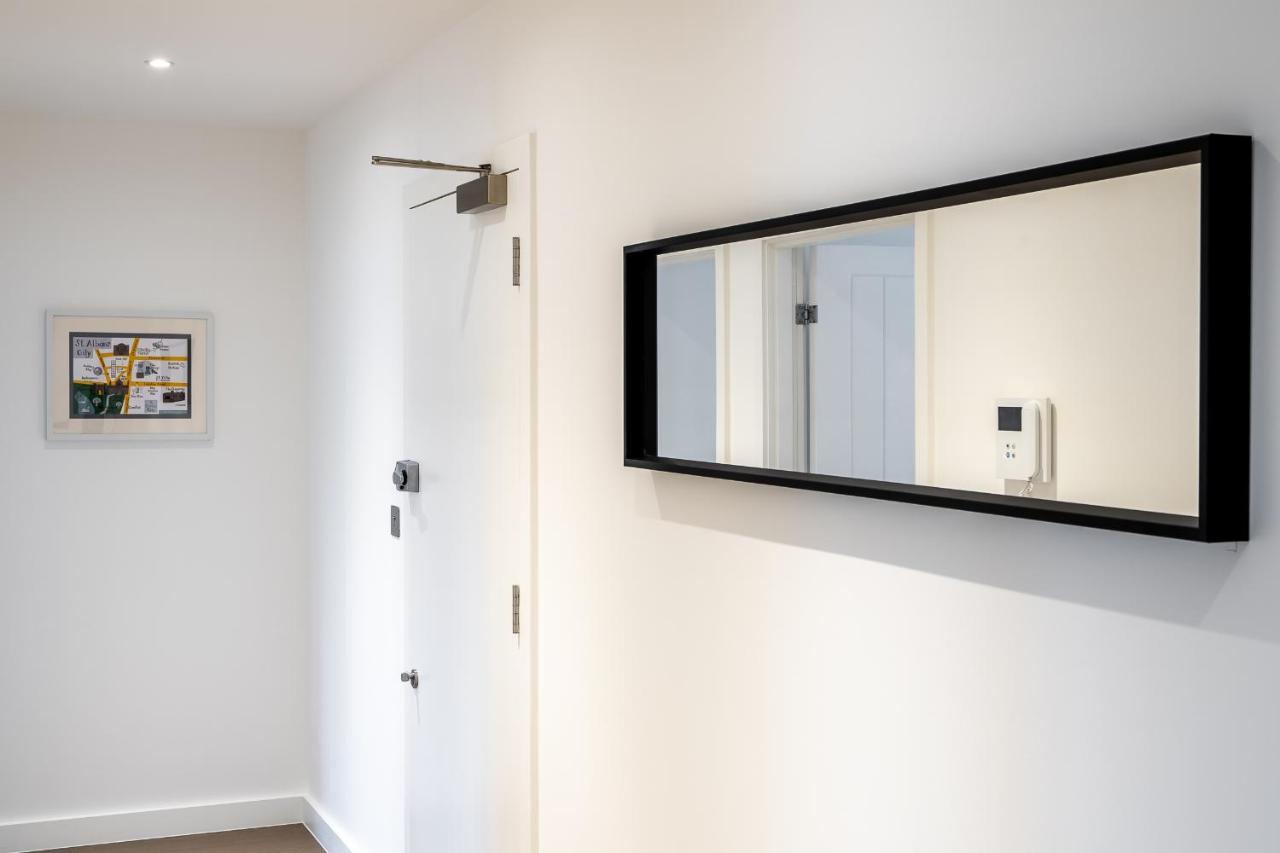 St Albans 2 Bed Luxury City Apartment, 5 Mins Walk To Train & Allocated Parking Extérieur photo