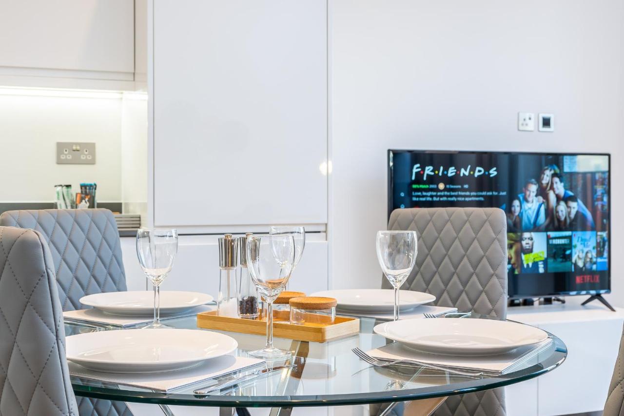 St Albans 2 Bed Luxury City Apartment, 5 Mins Walk To Train & Allocated Parking Extérieur photo