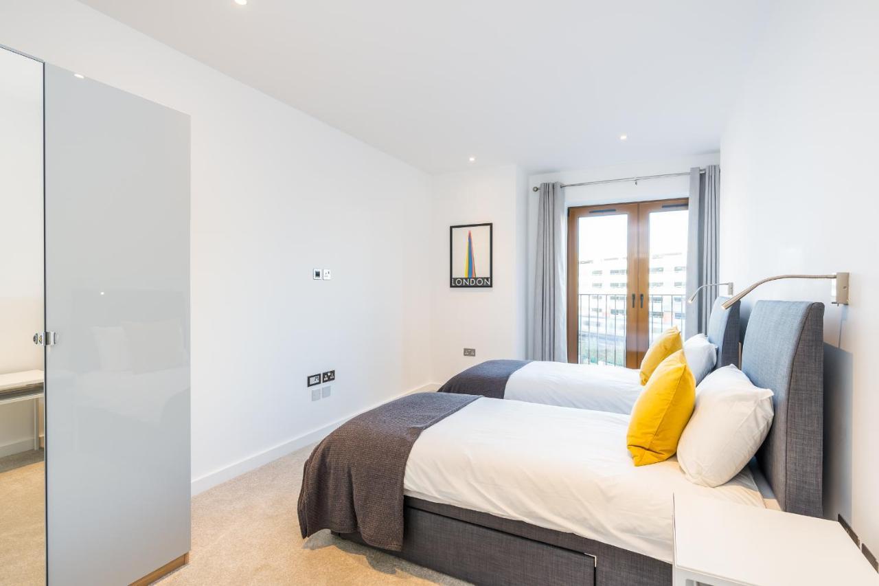 St Albans 2 Bed Luxury City Apartment, 5 Mins Walk To Train & Allocated Parking Extérieur photo
