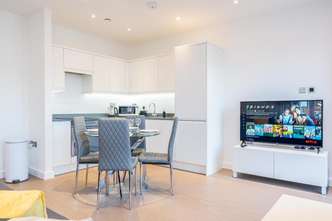 St Albans 2 Bed Luxury City Apartment, 5 Mins Walk To Train & Allocated Parking Extérieur photo