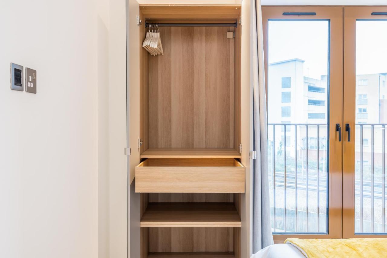 St Albans 2 Bed Luxury City Apartment, 5 Mins Walk To Train & Allocated Parking Extérieur photo