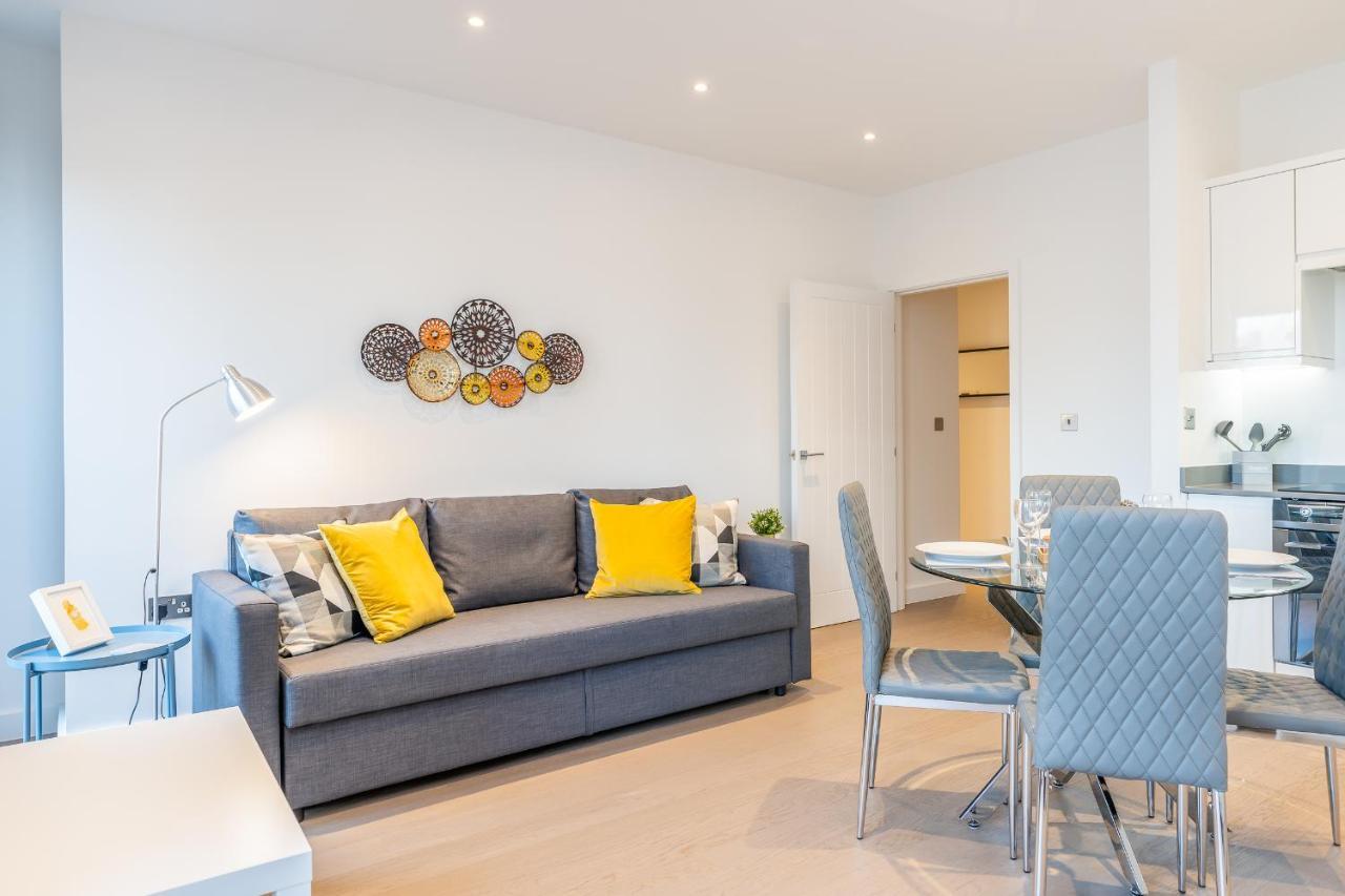 St Albans 2 Bed Luxury City Apartment, 5 Mins Walk To Train & Allocated Parking Extérieur photo
