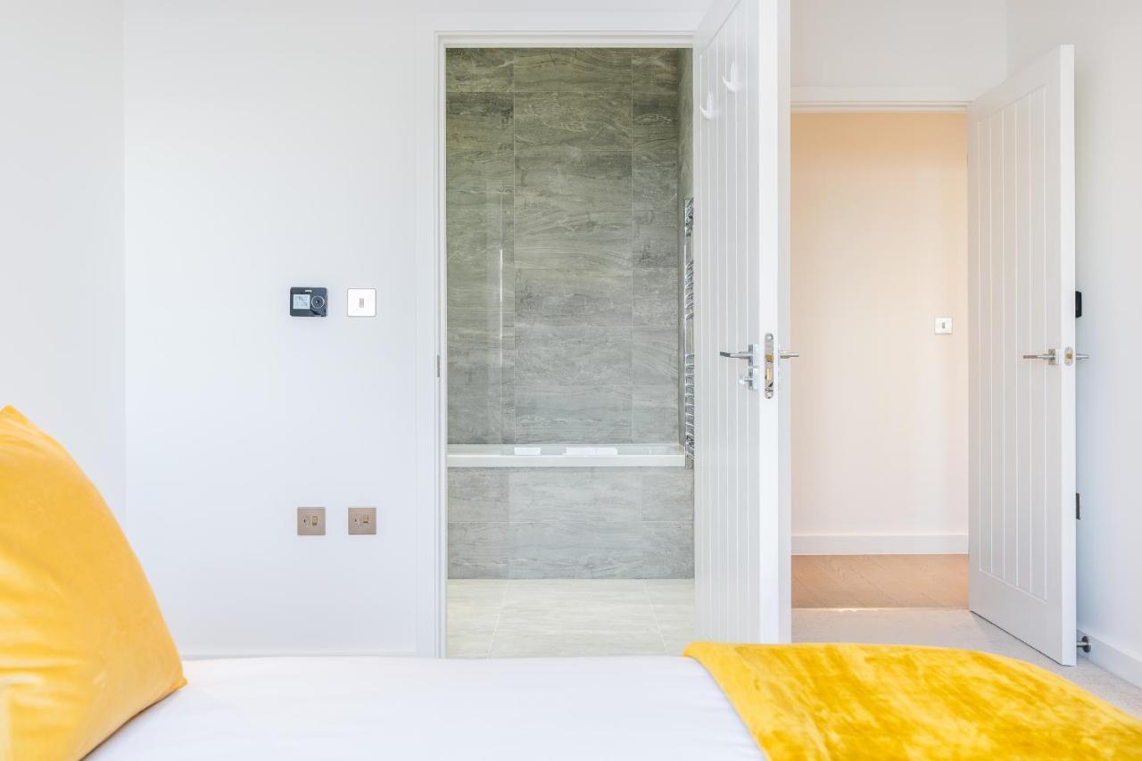 St Albans 2 Bed Luxury City Apartment, 5 Mins Walk To Train & Allocated Parking Extérieur photo